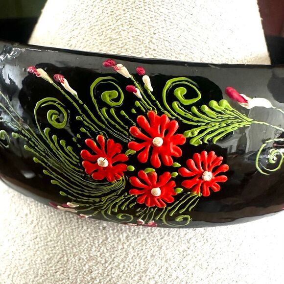 Hand-Painted Floral Lacquer Wood Bangle Bracelet - Picture 2 of 7